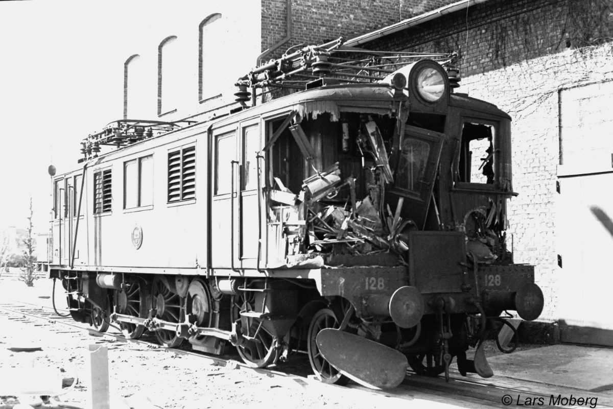 x1125 Dg 128 Falköping 1-4-72 kollisionskadad.JPG