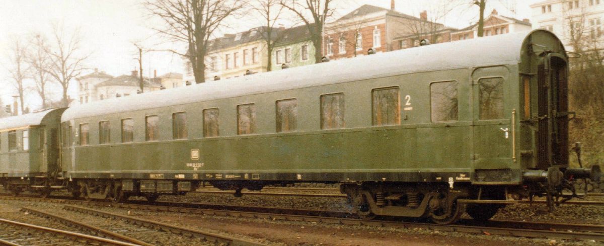 DB 50 80 20-11 141-7 Büe 371 i Lübeck devcember 1977.jpg