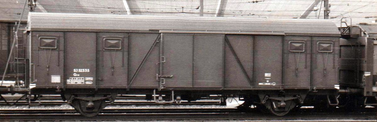 SJ 52335 Gre i Sundbyberg.jpg