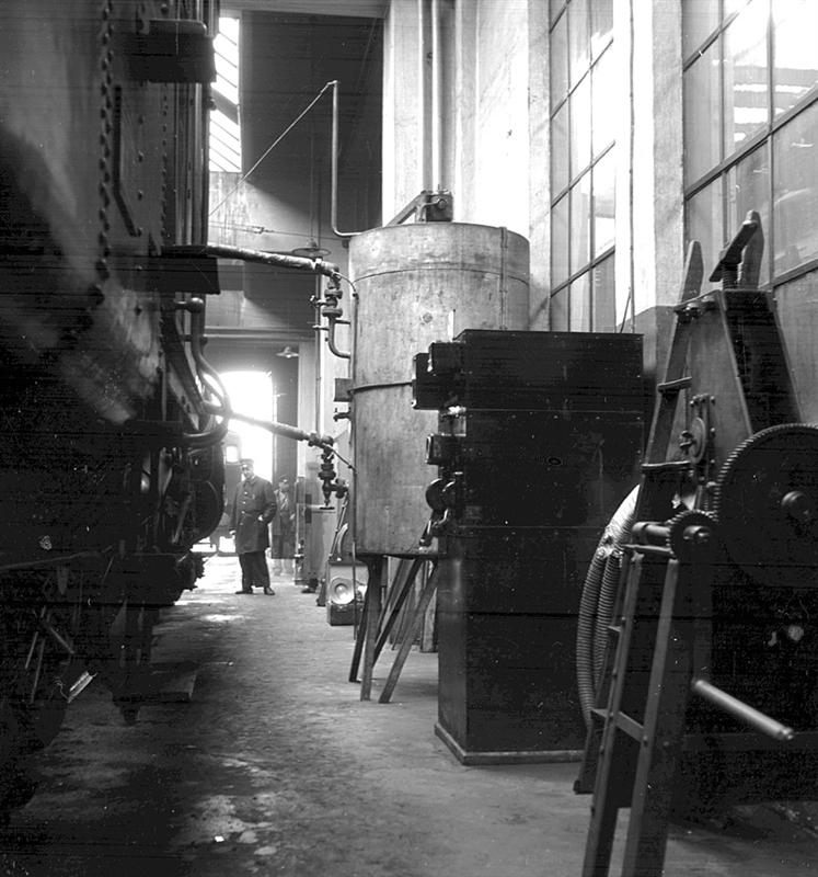 Aggregat för vattenvärmning - Elektrisk värmepanna till B lok foto Järnvägsmuseet.jpg
