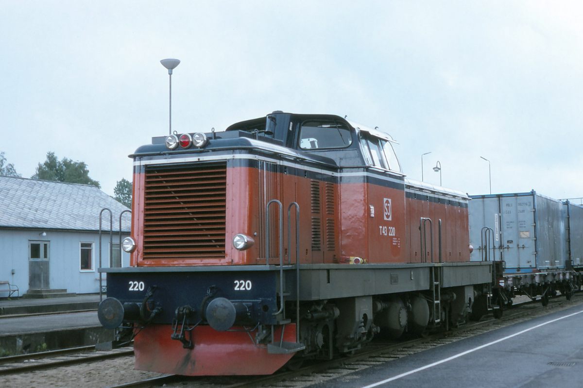 T43 220 i Olofström 1975-06-04. Foto Bengt Gustavsson..jpg
