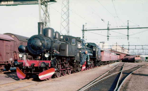 J 1237 Tb 864 vid godsmagasinet 1975.png