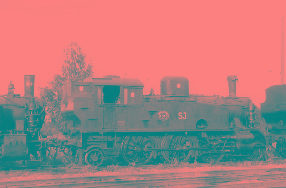 1737 1959 Hässelby Villastad även lok 1441 och 1726 foto car-Erik Nilsson.jpg