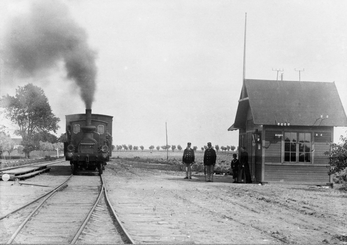 fd NOJ 11 på KTJ, foto ur Stig Nybergs samling. Samma sotskåpslucka som på det betydligt äldre fotot av NOJ 10 ovan. Bra bild av tankens form men saknar foto på NOJ 10 ur samma vinkel.